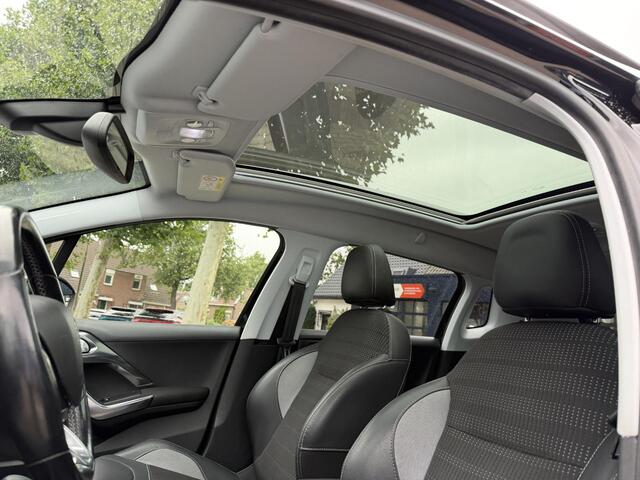 Peugeot 2008 1.2 Allure 110PK Vol Automaat, Cruise control, Panorama dak, Lichtmetaal, Dakrails, Parkeersensoren, Navigatie, half Leder