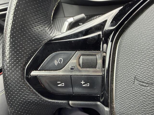 Peugeot 2008 1.2 GT Pack Automaat | Stoelverwarming | 3D dashboard | Camera | Navi