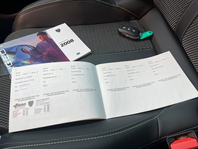 Peugeot 2008 1.2 Hybrid 145 GT // ADAPT. CRUISE // DODEHOEK // 360 CAMERA+SENSOREN // KEYLESS // SFEERVERLICHTING //