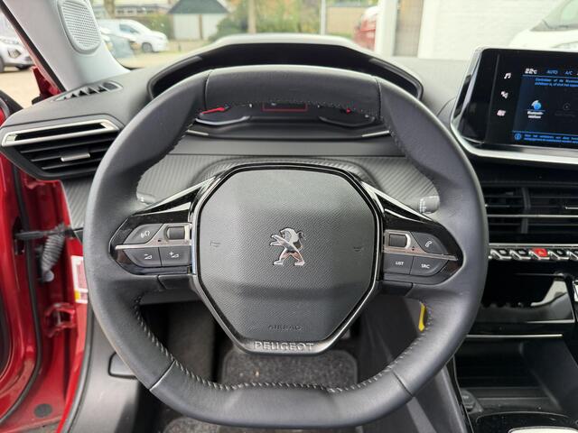 Peugeot 2008 1.2 Turbo Allure 130 PK | Navigatie via Telefoon | All Season Banden Stoelverwarming | Camera | LED Verlichting | Cruise Control | Climate Control | Half Lederen Bekleding