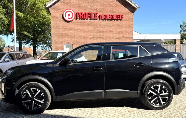 Peugeot 2008 1.2 Hybrid 136 Style Hybride + Benzine * Climate & Cruise Control * Navigatie & Spotify via Google Maps Up To Date * DAB Radio * Rijstrooksensor * Parkeersensoren * Vingerhoets; Vierde Generatie Eersteklas Service. Al meer dan 100 jaar een begrip in de Brabantse Kempen