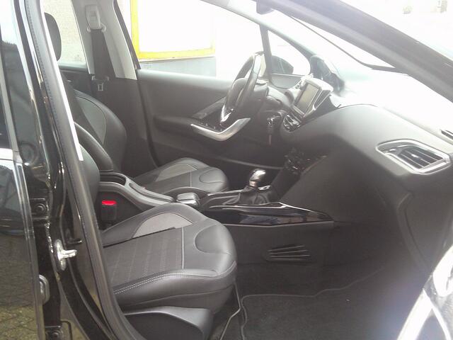 Peugeot 2008 1.2 PureTech Allure Staat in De Krim