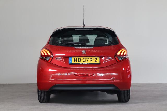 Peugeot 208 1.2 PureTech Blue Lion NL-Auto!! Navigatie I Cruise I PDC --- A.S. ZONDAG GEOPEND VAN 11.00 T/M 15.30 ---