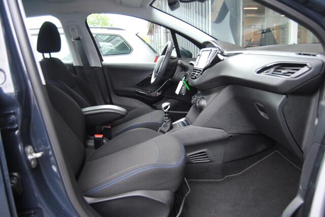 Peugeot 208 1.2 PureT. Signature
