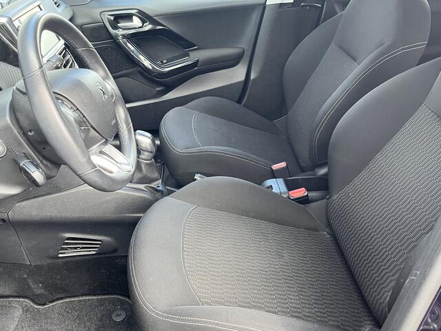 Peugeot 208 1.2 PureTech Blue Lease Executive Airco, App-Connect & Cruise Control