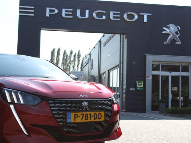 Peugeot 208 1.2 PureTech GT 100PK Navigatie, Panoramadak, Keyless start, Achteruitrijcamera, Apple CarPlay-Android Auto, Parkeersensoren voor & achter