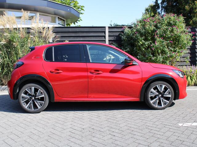 Peugeot 208 1.2 PureTech GT 100PK Navigatie, Panoramadak, Keyless start, Achteruitrijcamera, Apple CarPlay-Android Auto, Parkeersensoren voor & achter