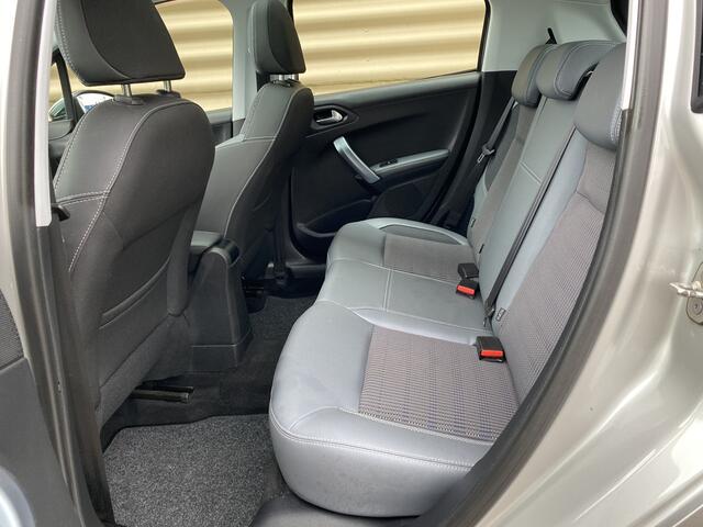 Peugeot 208 1.2 PureTech Allure 5 Deurs [ panoramadak,leer,fm navi,lmv,ecc,cruise ]