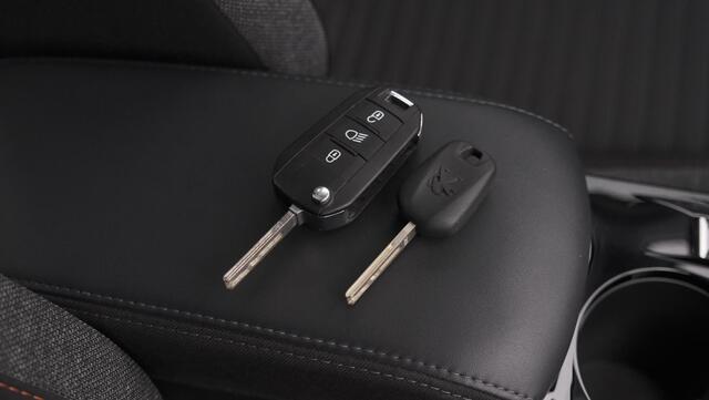 Peugeot 208 PureTech 102 EAT8 Active | Parkeersensoren | Navigatie | Apple CarPlay