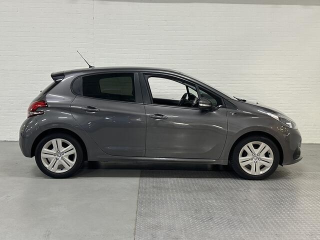 Peugeot 208 1.2 PureTech Signature CLIMA / CRUISE / PANO / APPLE CARPLAY