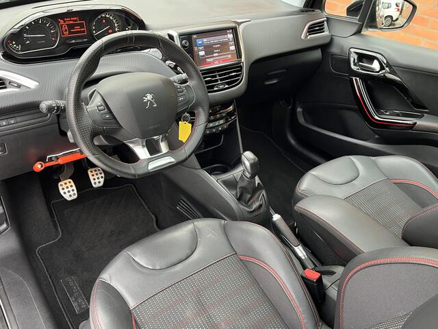 Peugeot 208 PureTech 110 GT-line | Panoramadak | Navigatie |