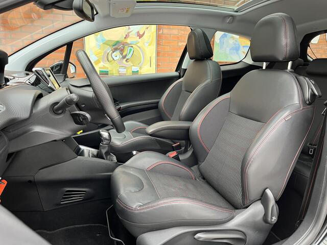 Peugeot 208 PureTech 110 GT-line | Panoramadak | Navigatie |