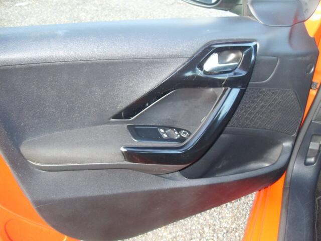 Peugeot 208 1.2 Pure tech bluelion airco