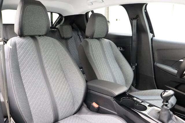 Peugeot 208 1.2 PureTech 100 Allure | Navigatie | Parkeercamera/-sensoren | Climate Control | Cruise Control | Apple Carplay/Android Auto | LM velgen | DAB |