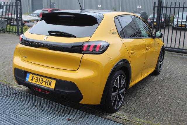 Peugeot 208 1.2 PureTech Allure GT Line/LED/Parkeersensoren rondom/Apple carplay/Airco/Rijstrookcorrectie/DAB+/Draadloze lader/LM velgen/Elektrische spiegels/Elektrische ramen/Privacy glass/Bluetooth