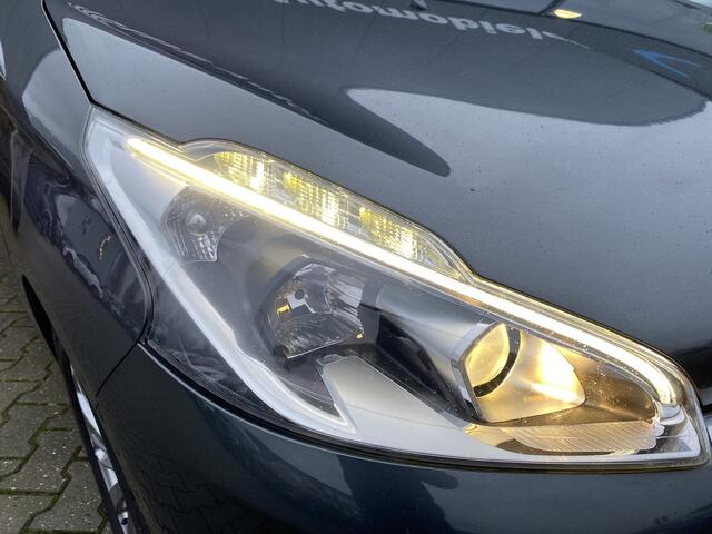 Peugeot 208 1.2 PureTech Allure Trekhaak , Camera , Navigatie , App Connect