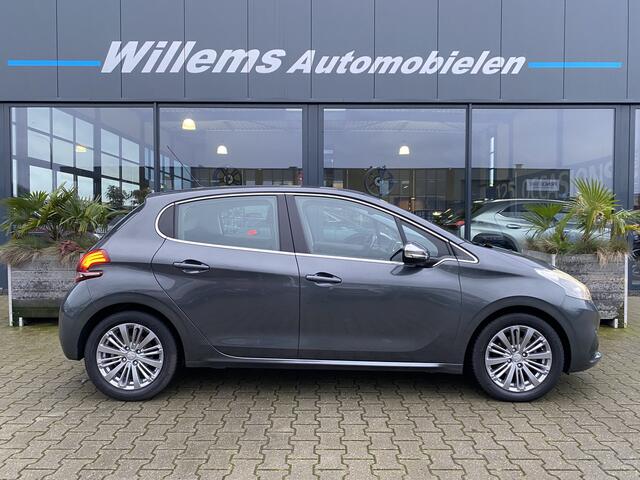 Peugeot 208 1.2 PureTech Allure Trekhaak , Camera , Navigatie , App Connect