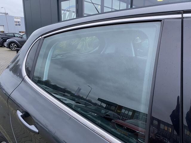 Peugeot 208 1.2 PureTech Allure Trekhaak , Camera , Navigatie , App Connect