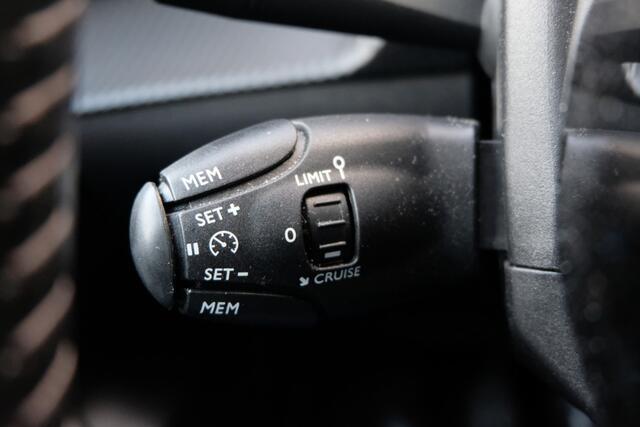 Peugeot 208 BWJ 2019 1.2 101 PK Blue Lease Allure NAVI / CLIMA / CRUISE / DAB+ / APPLE & ANDROID / CAMERA / PDC / LMV / LICHT & REGEN SENSOR /