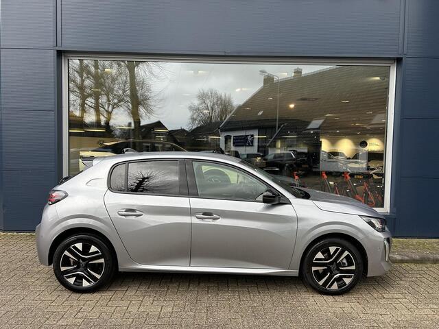 Peugeot 208 1.2 Turbo 100PK Allure | Keyless entry | Navigatie | 360 Graden Camera | Cruise Control | LED Verlichting | Climate Control | Dode Hoek Detectie | Voor + Achter Parkeersensoren | Facelift Model 208 |