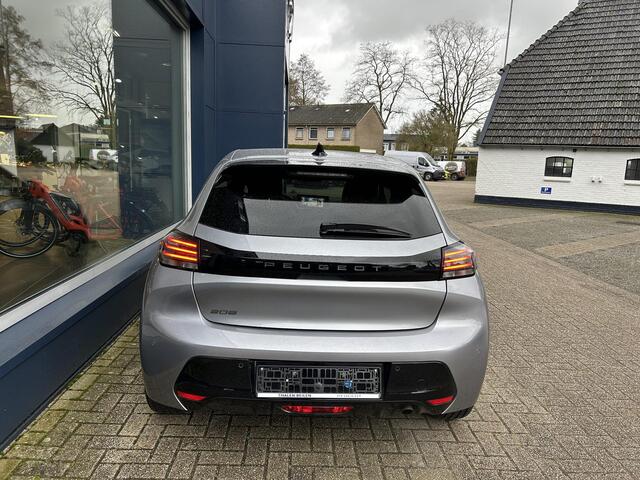 Peugeot 208 1.2 Turbo 100PK Allure | Keyless entry | Navigatie | 360 Graden Camera | Cruise Control | LED Verlichting | Climate Control | Dode Hoek Detectie | Voor + Achter Parkeersensoren | Facelift Model 208 |