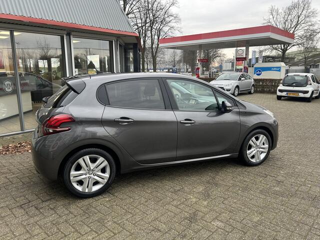 Peugeot 208 1.2 PureTech Signature