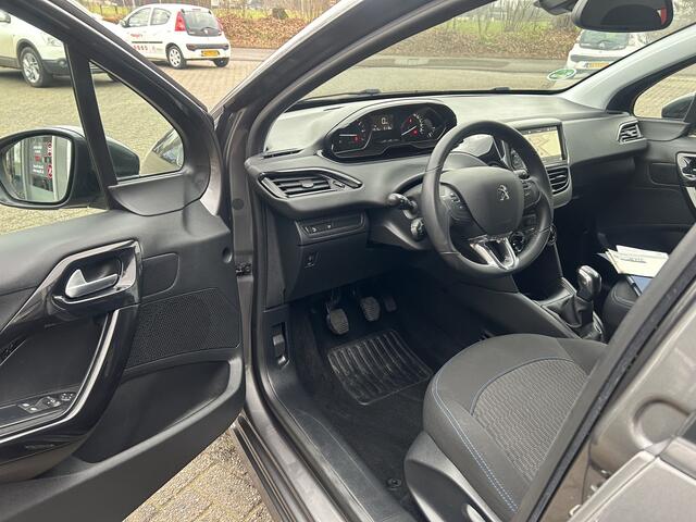 Peugeot 208 1.2 PureTech Signature