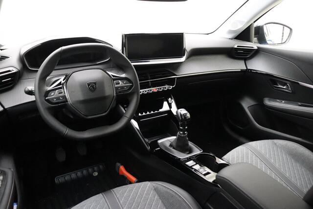 Peugeot 208 1.2 PureTech Allure Pack 100 PK | Handgeschakeld | Navigatie | Licht metalen velgen | Camera | Airco | Cruise Control | Vision pack | Speciale metaallak | Nieuw uit voorraad