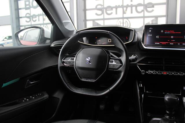 Peugeot 208 1.2 PureTech Allure | incl. 12 maanden garantie | 360 camera | 3D Virtual cockpit | Navigatie | Cruise control | Apple Carplay / Android auto | 16" lichtmetalen velgen | Two tone kleur | Draadloze telefoonlader | Distributieriem is vervangen |