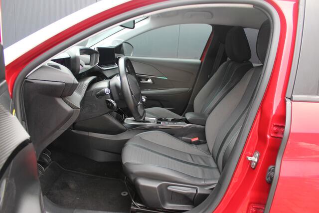 Peugeot 208 1.2 PureTech Allure | incl. 12 maanden garantie | 360 camera | 3D Virtual cockpit | Navigatie | Cruise control | Apple Carplay / Android auto | 16" lichtmetalen velgen | Two tone kleur | Draadloze telefoonlader | Distributieriem is vervangen |