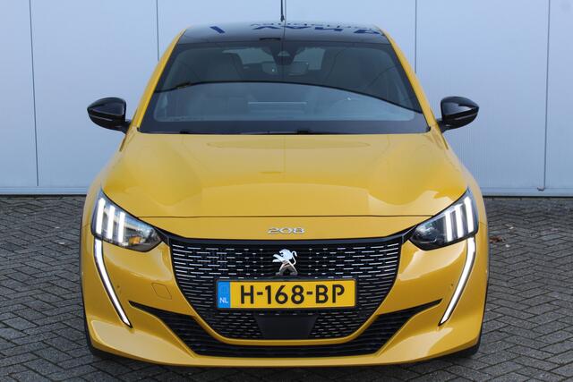 Peugeot 208 1.2-100pk PureTech GT-Line. Geweldig mooie, sportieve, luxe en goed onderhouden Peugeot 208 ! Panodak, adaptive cruise cntrl, keyless entry/start, 3-D dashboard, volautm. airco dual, LED verlichting, camera, dode hoek detectie, metallic lak, LM wielen etc