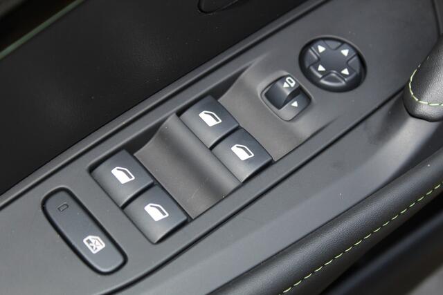 Peugeot 208 1.2-100pk PureTech GT-Line. Geweldig mooie, sportieve, luxe en goed onderhouden Peugeot 208 ! Panodak, adaptive cruise cntrl, keyless entry/start, 3-D dashboard, volautm. airco dual, LED verlichting, camera, dode hoek detectie, metallic lak, LM wielen etc