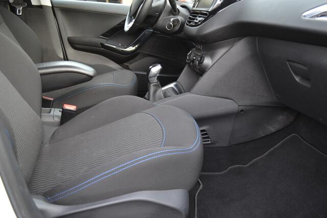 Peugeot 208 1.2 PureTech Signature Airco Cruise Nav Pdc