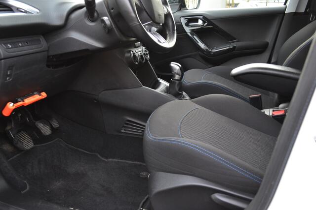 Peugeot 208 1.2 PureTech Signature Airco Cruise Nav Pdc