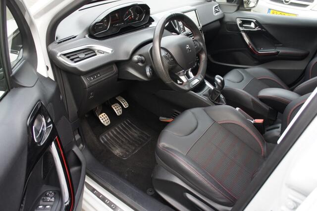 Peugeot 208 1.2 PURETECH GT-LINE 1eEIG DEALER ONDERHOUDEN