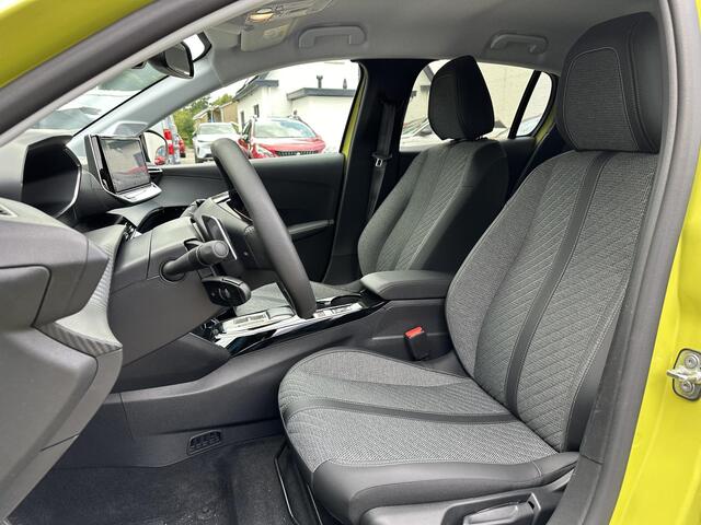 Peugeot 208 1.2 Hybrid 100 PK e-DCS6 Allure | Nieuw Model 2024! | Hybride Elektrisch rijden met Automaat | Navigatie | Parkeercamera | Draadloze telefoonlader | Stoelverwarming | LED Verlichting | Apple Carplay/Android Auto | Lichtmetalen Velgen | Cruise & Climate Co