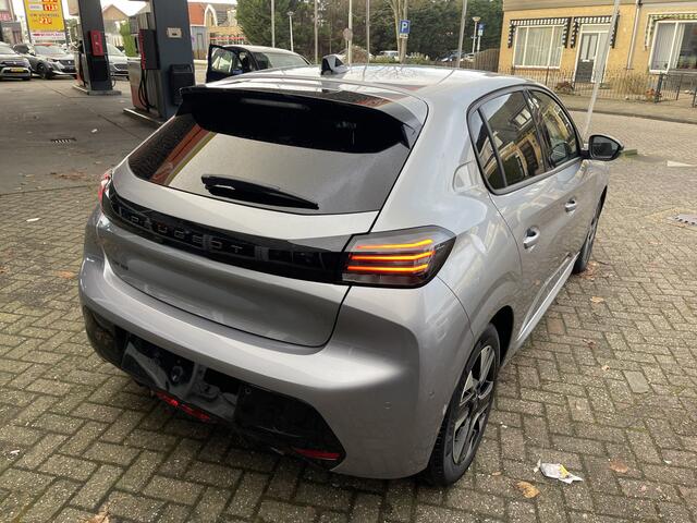 Peugeot 208 1.2 PureTech 100 Allure Dode hoek sensor/2x Camera/Stoelverwarming.