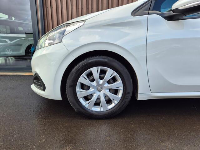 Peugeot 208 1.6 BlueHDi | CarPlay | Navi | Bleutooth | DAB