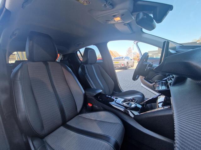 Peugeot 208 1.2 PureTech Blue Lease Allure | Afneembare Trekhaak | Navigatie | Climate & Adaptive Cruise Control | Achter uit Rijd Camera |