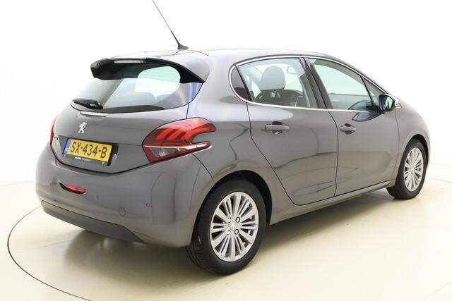 Peugeot 208 1.2 PureTech Blue Lease Executive | Navigatie | Climate en Cruise Control | Lm-velgen | Buitenspiegels verwarmd