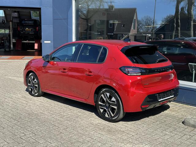 Peugeot 208 1.2 Hybrid 110 PK Allure | 2025 Auto | Hybride Elektrisch rijden met Automaat | Parkeercamera 360 graden | Stoelverwarming | LED Verlichting | Navigatie via Apple Carplay/Android Auto | Lichtmetalen Velgen | Cruise & Climate Control | Dode hoekbewaking |
