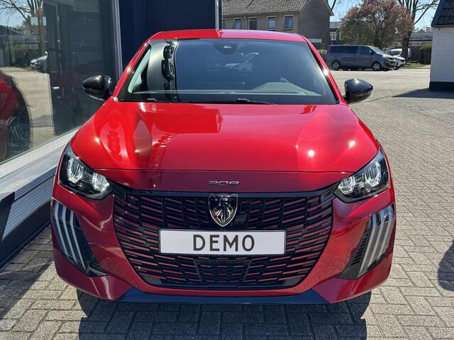 Peugeot 208 1.2 Hybrid 110 PK Allure | 2025 Auto | Hybride Elektrisch rijden met Automaat | Parkeercamera 360 graden | Stoelverwarming | LED Verlichting | Navigatie via Apple Carplay/Android Auto | Lichtmetalen Velgen | Cruise & Climate Control | Dode hoekbewaking |
