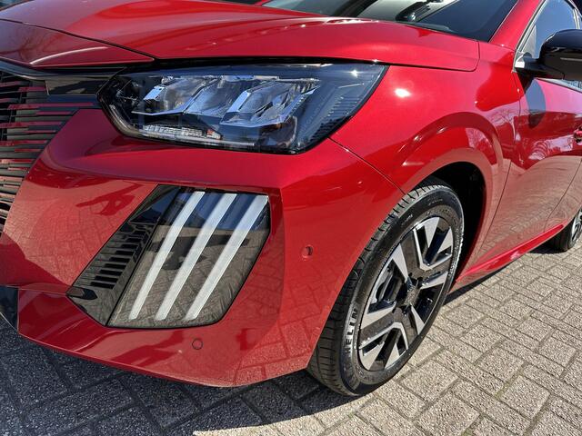 Peugeot 208 1.2 Hybrid 110 PK Allure | 2025 Auto | Hybride Elektrisch rijden met Automaat | Parkeercamera 360 graden | Stoelverwarming | LED Verlichting | Navigatie via Apple Carplay/Android Auto | Lichtmetalen Velgen | Cruise & Climate Control | Dode hoekbewaking |