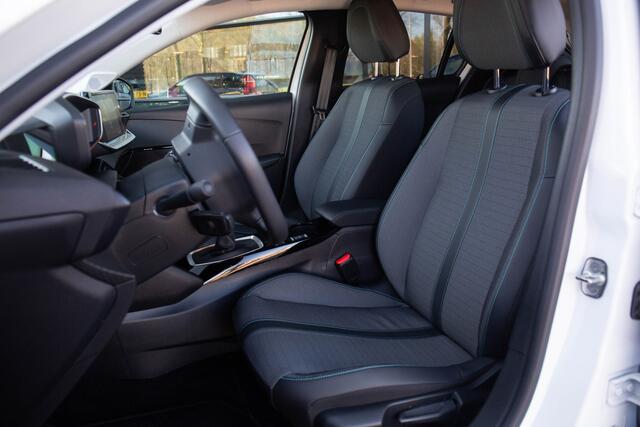 Peugeot 208 1.2 PureTech 100 Allure , Adap. cruise, Carplay, Keyless entry,
