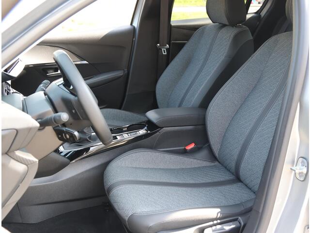 Peugeot 208 1.2 100PK Allure | Navigatie | Parkeersensoren | LED | Lederen Stuurwiel | Climate Control | Cruise Control | 16" LMV | Apple Carplay/Android Auto |