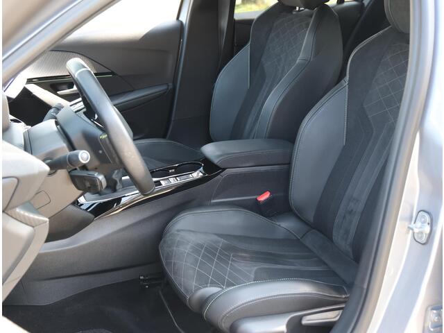 Peugeot 208 1.2 100PK GT Pack | Adaptive CruiseControl | Navigatie | Achteruitrij Camera | AppleCarplay/AndroidAuto | Stoelverwarming | Alcantara | Privacy Glass | Keyless |