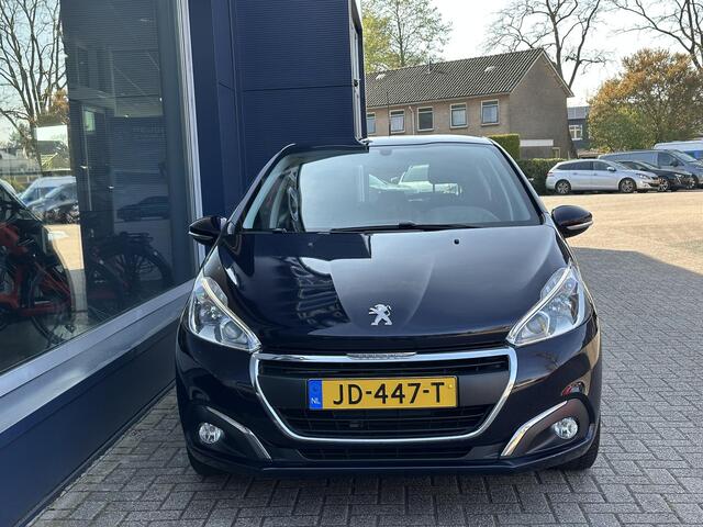 Peugeot 208 1.2 Blue Lion 82 PK | Nieuw Geleverde 1e Eigenaarsauto Volledig Thalen Onderhouden | Trekhaak 1150 KG | Navigatie | Airco | Parkeersensoren | LED Dagrijverlichting | Cruise Control | Middenarmsteun |