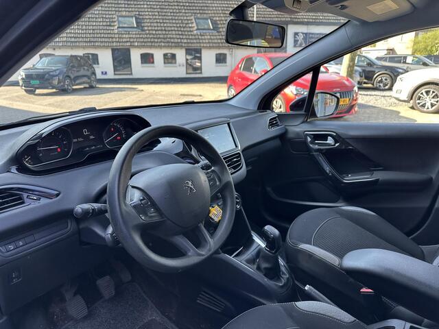 Peugeot 208 1.2 Blue Lion 82 PK | Nieuw Geleverde 1e Eigenaarsauto Volledig Thalen Onderhouden | Trekhaak 1150 KG | Navigatie | Airco | Parkeersensoren | LED Dagrijverlichting | Cruise Control | Middenarmsteun |