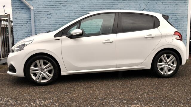 Peugeot 208 1.2 PureT. Signature
