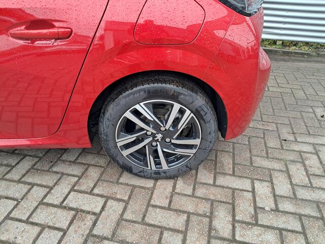 Peugeot 208 1.2 PureTech Allure Automaat | Clima | Cruise | Camera | LM Velgen | Keyless start en entry | Privacy glas | RIJKLAARPRIJS INCL 12 MAANDEN GARANTIE EN BEURT